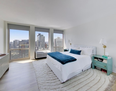 111 E Chestnut Street - Photo Thumbnail 16