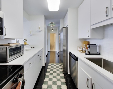 111 E Chestnut Street - Photo Thumbnail 13