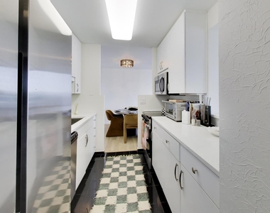 111 E Chestnut Street - Photo Thumbnail 15