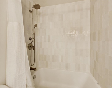 111 E Chestnut Street - Photo Thumbnail 20