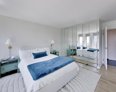 111 E Chestnut Street - Photo Thumbnail 17