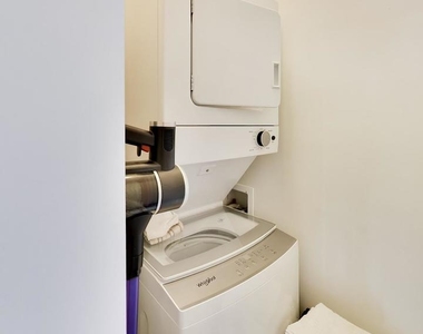 111 E Chestnut Street - Photo Thumbnail 21