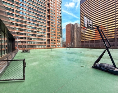 211 E Ohio Street - Photo Thumbnail 15
