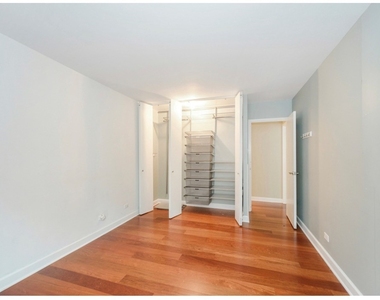 211 E Ohio Street - Photo Thumbnail 11