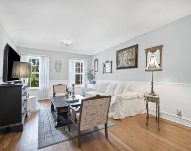 906 Oakton Street - Photo Thumbnail 5