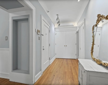 906 Oakton Street - Photo Thumbnail 3