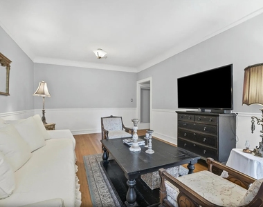 906 Oakton Street - Photo Thumbnail 8