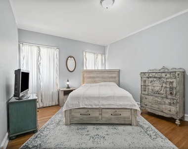 906 Oakton Street - Photo Thumbnail 15