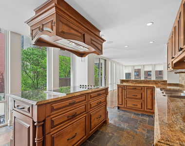 200 E Delaware Place - Photo Thumbnail 6