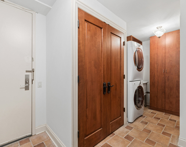200 E Delaware Place - Photo Thumbnail 27