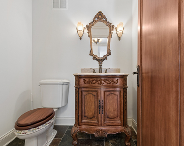 200 E Delaware Place - Photo Thumbnail 14