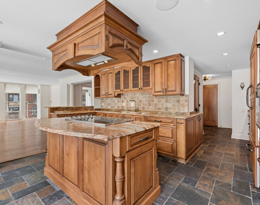 200 E Delaware Place - Photo Thumbnail 5