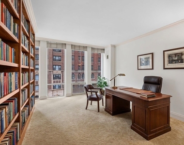 200 E Delaware Place - Photo Thumbnail 18