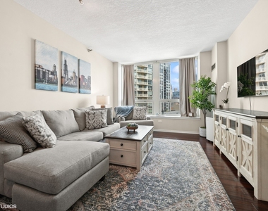 600 N Kingsbury Street - Photo Thumbnail 4