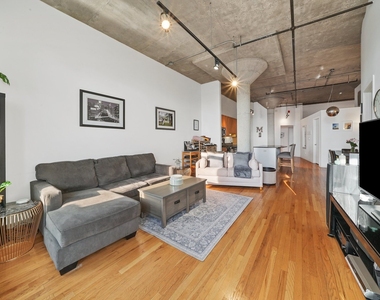 900 N Kingsbury Street - Photo Thumbnail 5