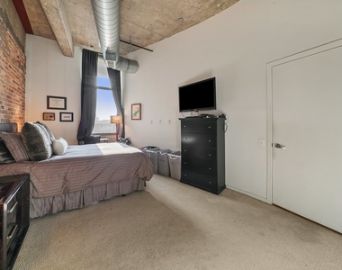 900 N Kingsbury Street - Photo Thumbnail 8