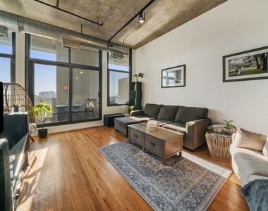 900 N Kingsbury Street - Photo Thumbnail 2