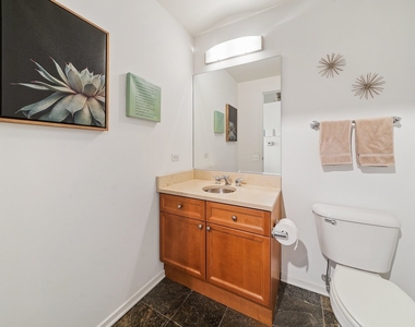 900 N Kingsbury Street - Photo Thumbnail 14