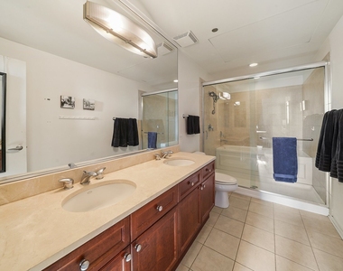 900 N Kingsbury Street - Photo Thumbnail 10