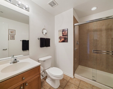 900 N Kingsbury Street - Photo Thumbnail 12