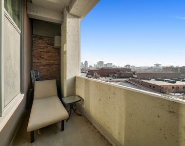 900 N Kingsbury Street - Photo Thumbnail 3