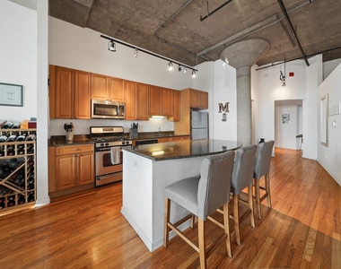 900 N Kingsbury Street - Photo Thumbnail 6