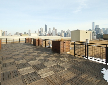 900 N Kingsbury Street - Photo Thumbnail 20