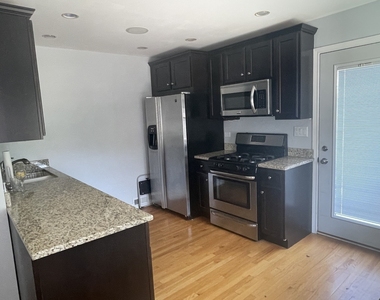 801 S Fairfield Avenue - Photo Thumbnail 2