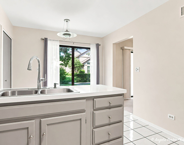 246 Shadowbend Drive - Photo Thumbnail 6