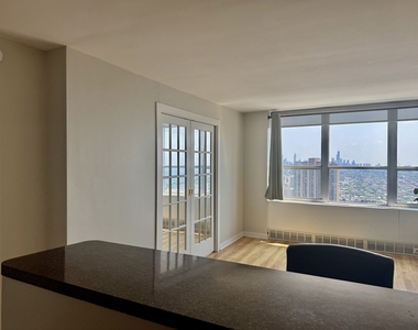 655 W Irving Park Road - Photo Thumbnail 10