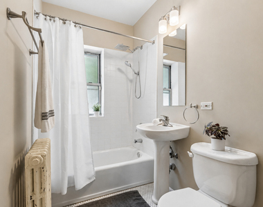 2018 W Greenleaf Avenue - Photo Thumbnail 10