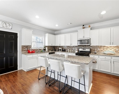 268 Oak Road - Photo Thumbnail 6