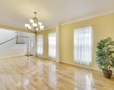 501 Tuscany Drive - Photo Thumbnail 7