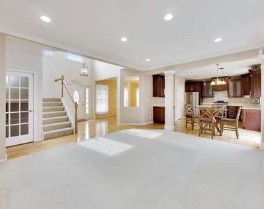501 Tuscany Drive - Photo Thumbnail 5