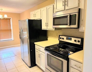 8067 Creekstone Way - Photo Thumbnail 3