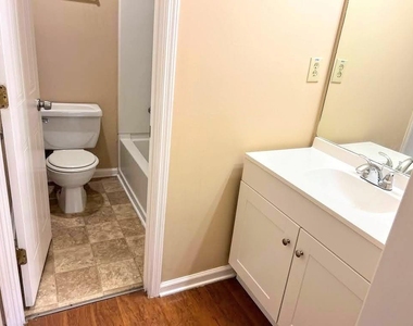 8067 Creekstone Way - Photo Thumbnail 10