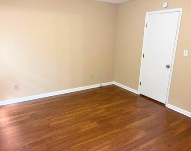 8067 Creekstone Way - Photo Thumbnail 12