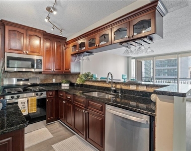 620 Peachtree Street Ne - Photo Thumbnail 4