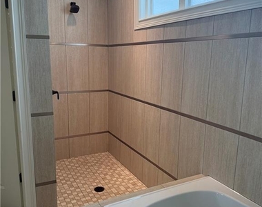 100 Batten Board Way - Photo Thumbnail 12