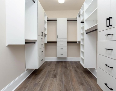 100 Batten Board Way - Photo Thumbnail 35