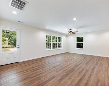 8079 Beachwood Drive - Photo Thumbnail 4