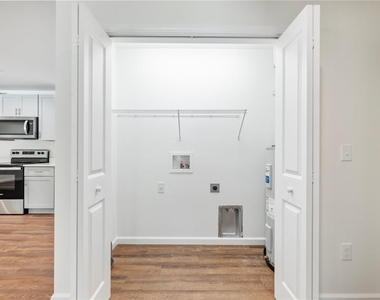 8079 Beachwood Drive - Photo Thumbnail 11