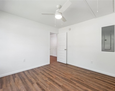 8079 Beachwood Drive - Photo Thumbnail 15