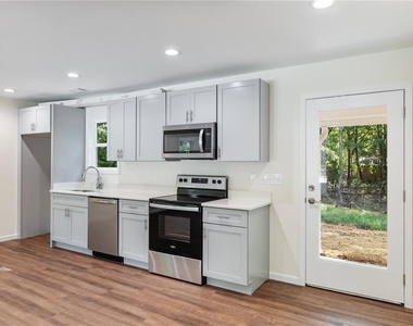 8079 Beachwood Drive - Photo Thumbnail 7