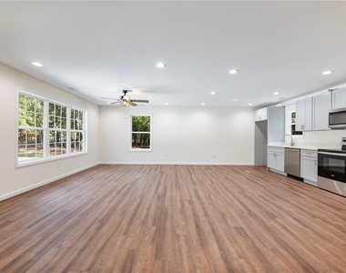 8079 Beachwood Drive - Photo Thumbnail 9