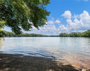 8079 Beachwood Drive - Photo Thumbnail 41