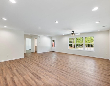 8079 Beachwood Drive - Photo Thumbnail 10
