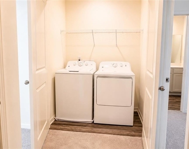 2095 Emerson Dr - Photo Thumbnail 10