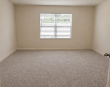 2095 Emerson Dr - Photo Thumbnail 5