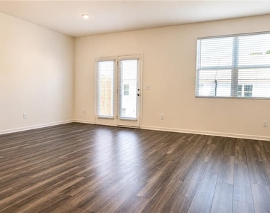 2095 Emerson Dr - Photo Thumbnail 3